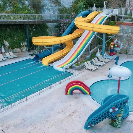 Ladonia Adakule فندق أيدين